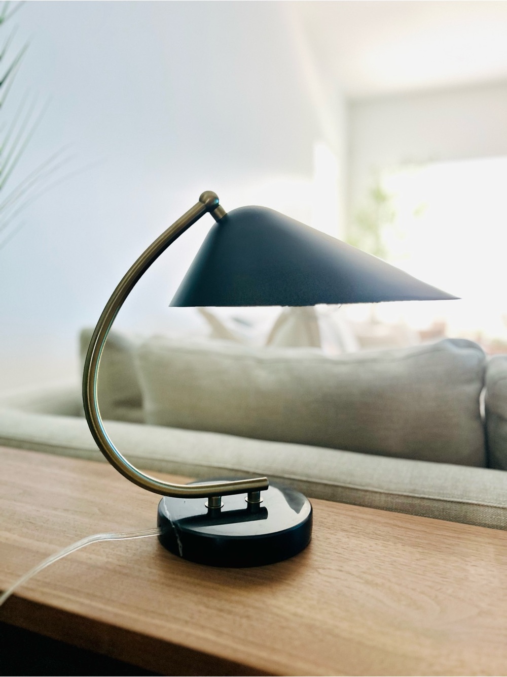 Contemporary Curved Desk Livingroom Lamp Black Brass Marble Like New Home Accent